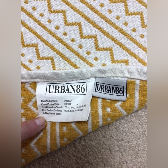 Urban86 Geometric Pattern Throw - Gold and Cream - Picture 3 of 11